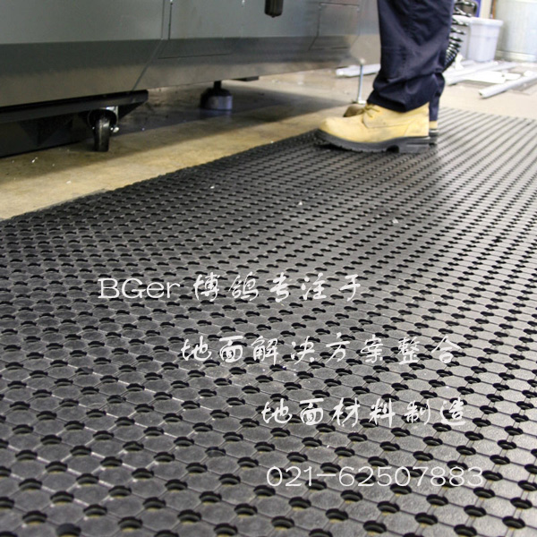 帶空型耐油、耐壓、耐磨、耐化學性、疏水地墊卷