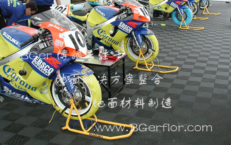 摩托車(chē)賽車(chē)P房地板